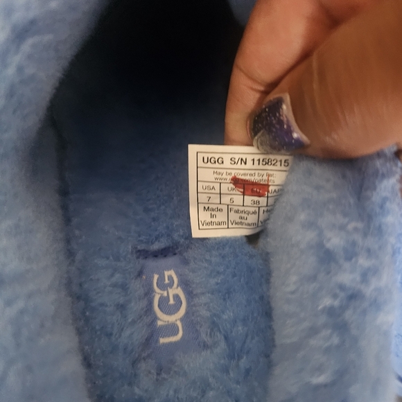 UGG Blue Cozy Slippers - Picture 15 of 15